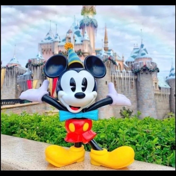 Mickey Mouse 90th Anniversary Sippy Cup NEW - Picture 1 of 4